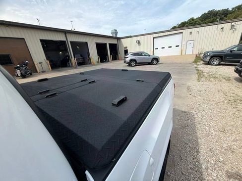 Used 2020 Toyota Tacoma SR AWD/4WD image 12
