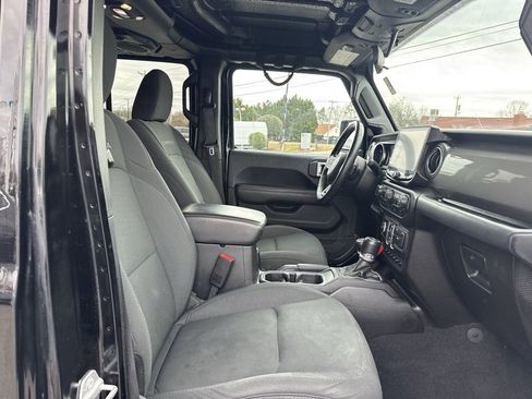 Used 2019 Jeep Wrangler Unlimited Sahara w/ Cold Weather Group image 29