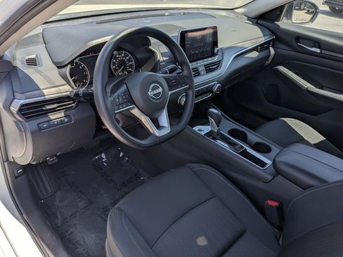 Used 2025 Nissan Altima 2.5 SV FWD image 17