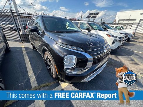 Used 2024 Mitsubishi Outlander SE Black Edition FWD image 2