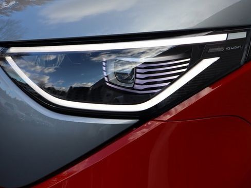 Used 2025 Volkswagen ID. Buzz Pro S Plus image 18