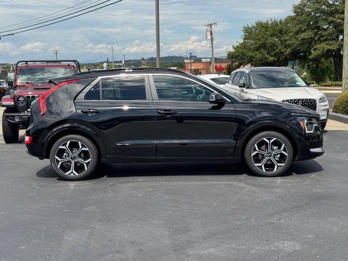 New 2025 Kia Niro EX Touring image 2