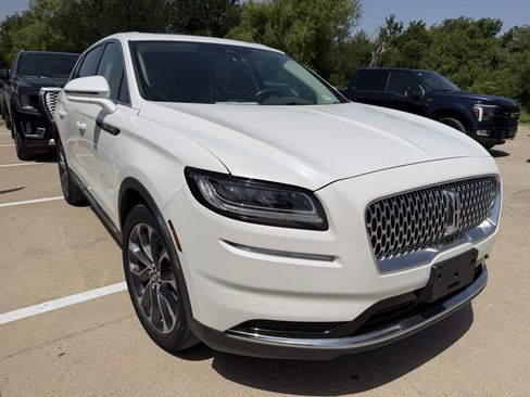 Used 2023 Lincoln Nautilus Reserve AWD/4WD image 4