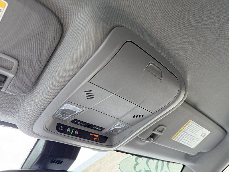 Used 2023 GMC Terrain SLE w/ Driver Convenience Package FWD image 18