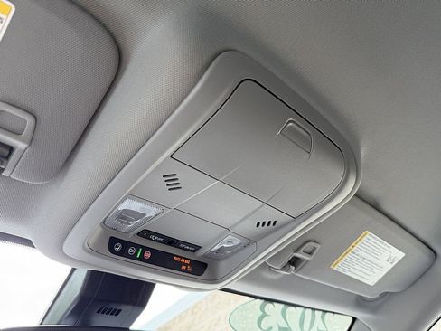 Used 2023 GMC Terrain SLE w/ Driver Convenience Package FWD image 18