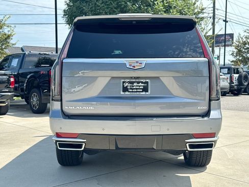 Used 2022 Cadillac Escalade ESV Premium Luxury AWD/4WD image 7