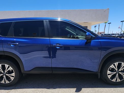 Used 2023 Nissan Rogue SV FWD image 4