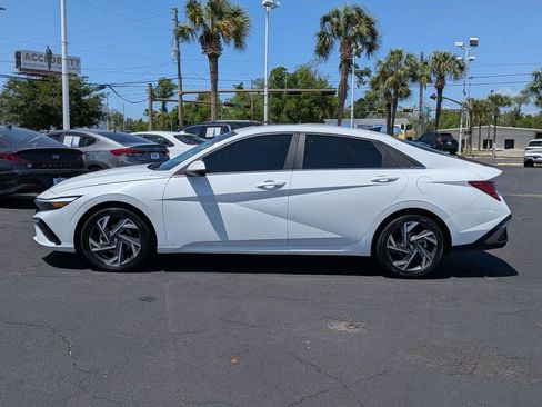 Certified 2024 Hyundai Elantra Limited image 9