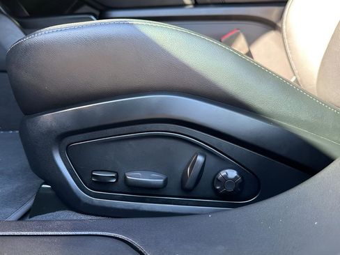 Used 2022 Porsche Taycan image 17