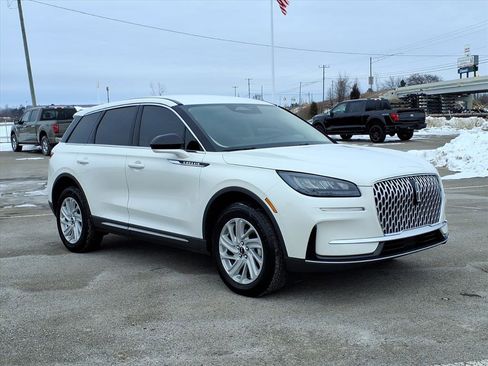 Used 2023 Lincoln Corsair AWD image 3