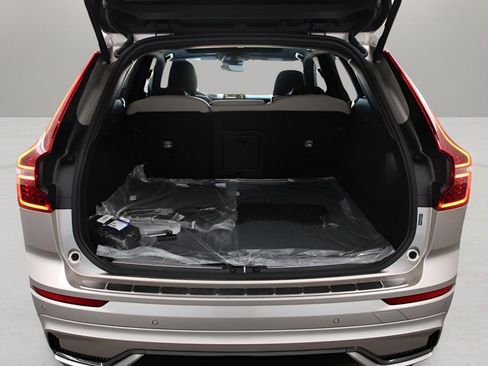 New 2026 Volvo XC60 B5 Plus w/ Protection Package Premier image 19