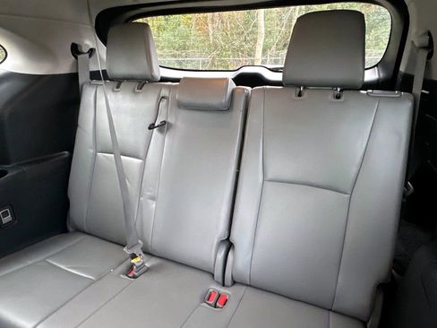 Used 2022 Toyota Highlander XLE image 24