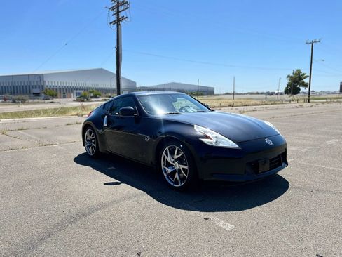 Used 2011 Nissan 370Z Touring w/ Sport Pkg RWD image 3