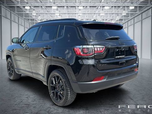 Used 2023 Jeep Compass Latitude AWD/4WD image 3