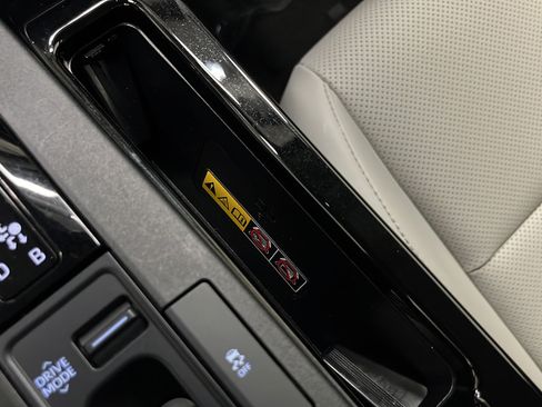 Used 2024 Toyota Prius XLE AWD/4WD image 31