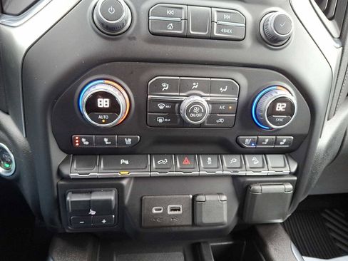 Used 2022 Chevrolet Silverado 2500 LTZ w/ LTZ Plus Package image 15