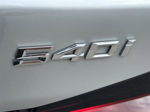 Used 2021 BMW 540i w/ Premium Package image 10