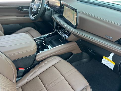 New 2026 Chevrolet Suburban High Country image 15