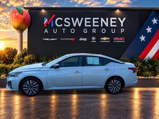 Used 2025 Nissan Altima 2.5 SV FWD image 2