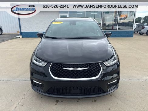 Used 2025 Chrysler Pacifica Select FWD image 2