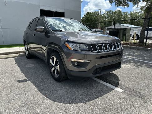 Used 2020 Jeep Compass Latitude FWD image 11