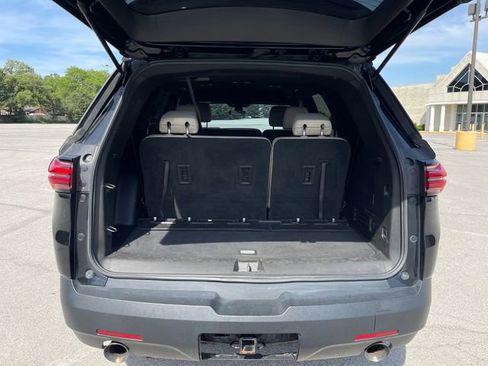 Used 2022 Chevrolet Traverse LS FWD image 16