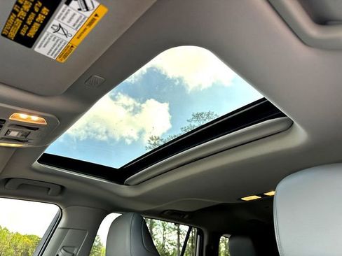 Used 2021 Toyota Highlander Limited image 18