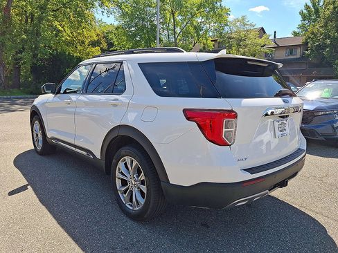 Used 2023 Ford Explorer XLT w/ Equipment Group 202A AWD/4WD image 51