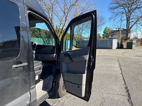 Used 2016 Mercedes-Benz Sprinter 2500 image 14