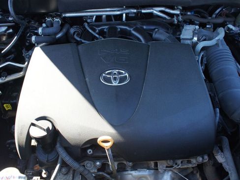 Used 2022 Toyota Highlander Limited image 29