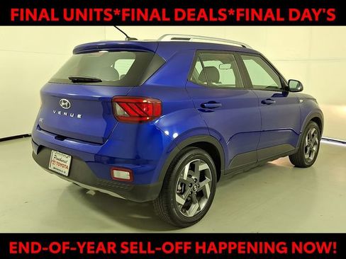 Certified 2024 Hyundai Venue SEL image 8