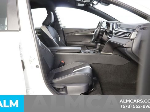 Used 2025 Toyota Camry SE image 19