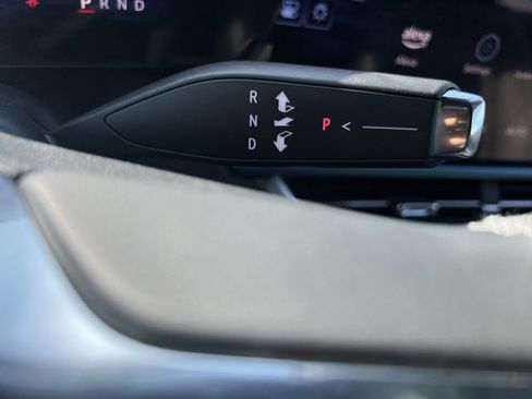 New 2025 Chevrolet Equinox EV LT image 16