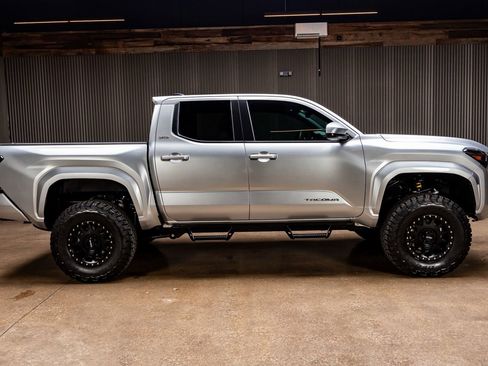 Used 2024 Toyota Tacoma SR5 w/ SR5 Upgrade Package image 11