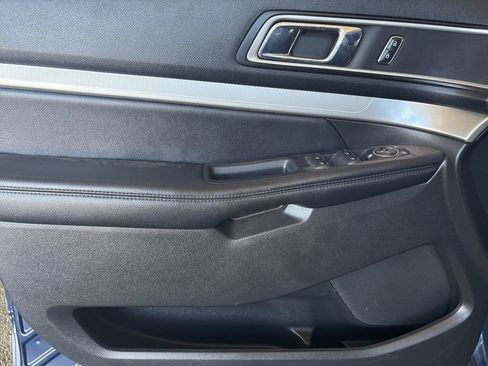 Used 2016 Ford Explorer XLT AWD/4WD image 11