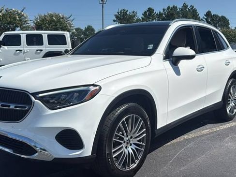 Used 2025 Mercedes-Benz GLC 300 image 3