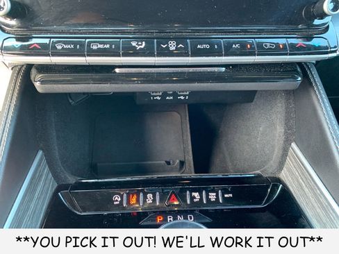 Used 2024 Jeep Wagoneer L Series II w/ Flexible Seating Group AWD/4WD image 21