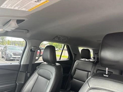 Used 2024 Ford Explorer XLT w/ Equipment Group 202A RWD image 19