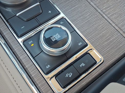 Used 2024 Ford Expedition Limited image 51