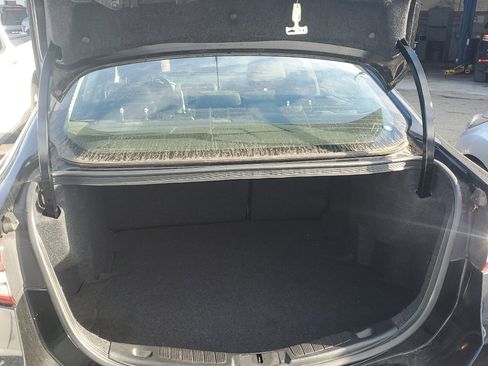 Used 2017 Ford Fusion SE w/ Fusion SE Technology Package image 6