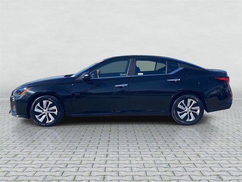 Used 2025 Nissan Altima 2.5 S image 2