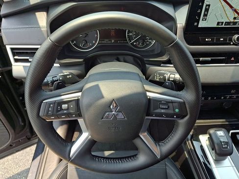 Used 2025 Mitsubishi Outlander SE AWD/4WD image 19