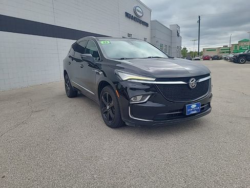 Used 2023 Buick Enclave Essence image 4