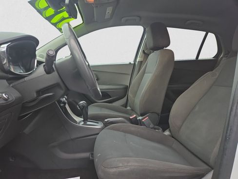 Used 2022 Chevrolet Trax LS w/ Tint and Cruise Package image 9