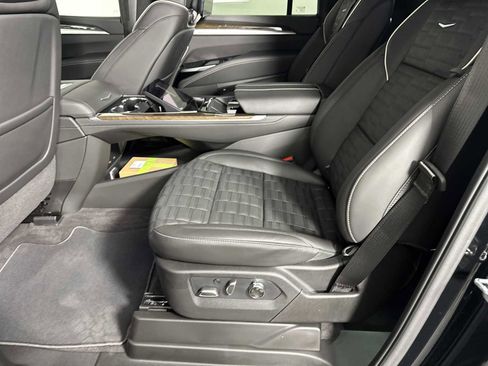 Used 2026 Cadillac Escalade ESV Platinum Sport AWD/4WD image 21