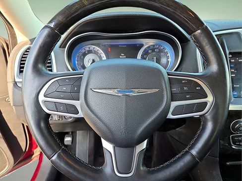 Used 2019 Chrysler 300 Limited RWD image 24