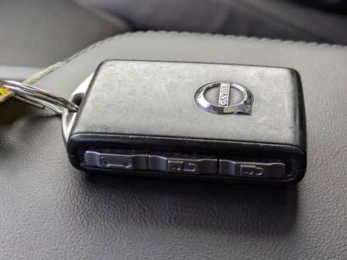 Used 2023 Volvo XC60 B5 Ultimate w/ Protection Package Premier image 32