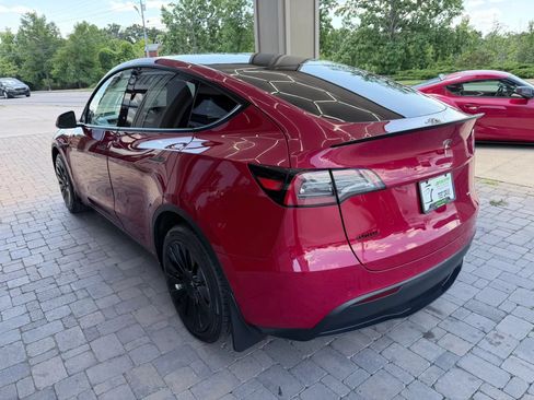 Used 2022 Tesla Model Y Long Range AWD/4WD image 32