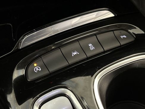 Used 2023 Buick Envision Essence image 31