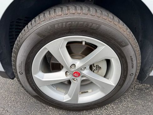 Used 2017 Jaguar F-PACE Premium image 31